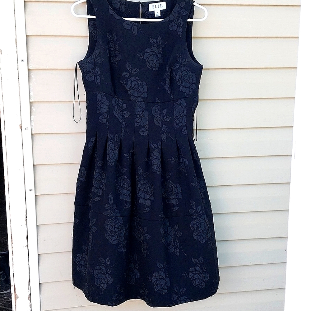 Elle black dress with flower pattern